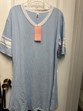 Men's Light Blue V-Neck Short Sleeve Tee with White Trim